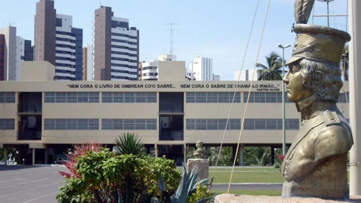 ESCOLA DE SAÚDE E FORMAÇÃO COMPLEMENTAR DO EXÉRCITO